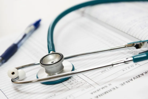 Quase metade dos médicos de UTI apresenta alto nível de esgotamento, aponta estudo