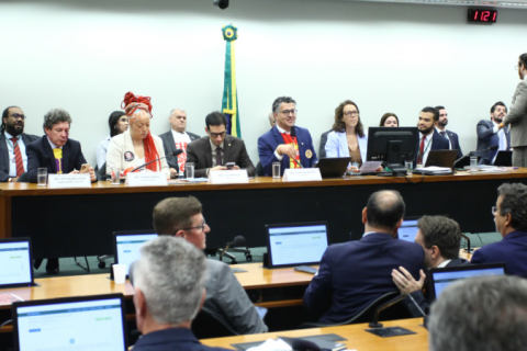Comissão especial da Câmara aprova PEC de fim da escala 6×1