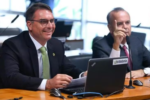 Campanha de Flávio se reúne com Nunes Marques e pede apuração de impulsionamento de 'perfis fantasmas' nas redes sociais