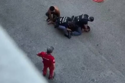 Vídeo: Homem morre enquanto é imobilizado por policiais na Itália; ação gerou indignação e protestos