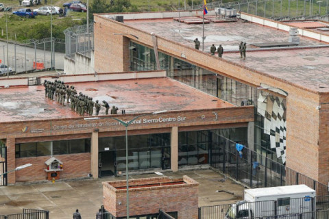 Equador resgata mais de cem agentes penitenciários feitos de reféns durante revolta