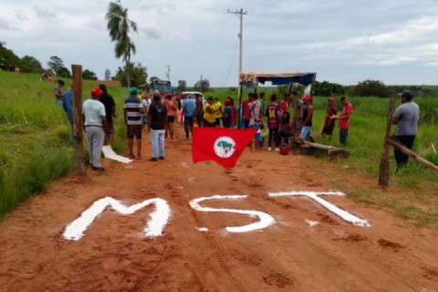 Maduro e MST firmam parceria para desenvolver agricultura na Venezuela