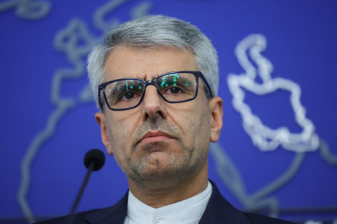 Irã nega envolvimento nos atos de violência na Síria que deixaram centenas de mortos