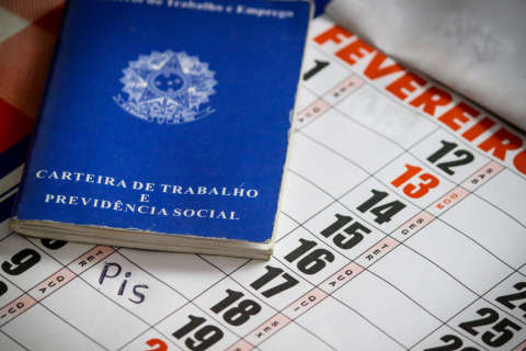Consulta do abono salarial PIS-Pasep 2024 já está liberada; veja se você tem direito