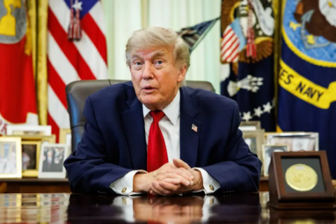 Trump contraria evidências e fala em queda da inflação e dos preços do petróleo