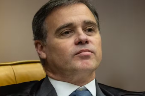 Mendonça libera relatório da PF sobre mensagens entre Vorcaro e Moraes para julgamento no ST