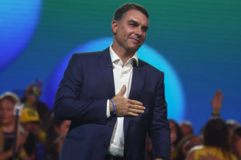 Flávio Dino derruba decisão de Mendonça e libera posts sobre Flávio Bolsonaro e Nossa Senhora Aparecida