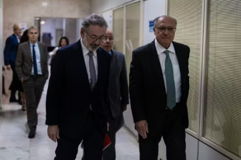 Governo reconhece possibilidade de reação dos EUA a eventual reciprocidade tarifária e condiciona decisão a consultas com setores produtivos