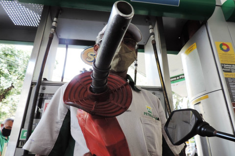 Presidente da Petrobras e ministro de Minas e Energia entram em rota de colisão por preço dos combustíveis