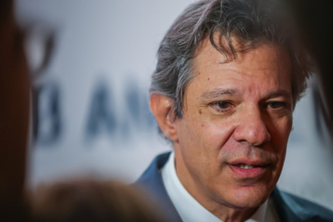 Determinação de Lula e Trump é virar página equivocada na relação entre Brasil e EUA, diz Haddad