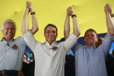 Caiado declara apoio a Flávio Bolsonaro em Goiânia: “Estou aqui para derrotar o PT”