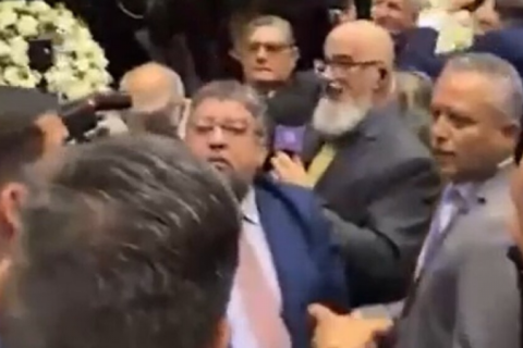 Deputado do PT agride parlamentar da oposição durante sessão no Plenário da Câmara