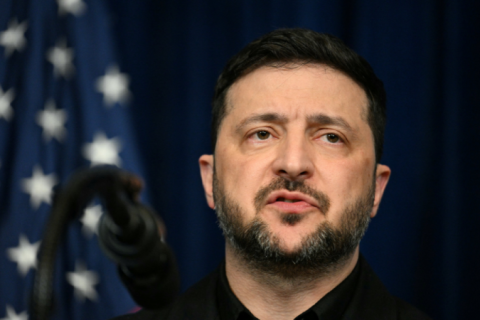 Ucrânia suspenderá lei marcial após o fim da guerra e garantias de segurança, diz Zelensky