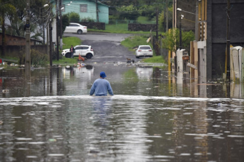 Fortes chuvas causam elevação de rios em Santa Catarina, e governo decreta estado de calamidade em 4 cidades
