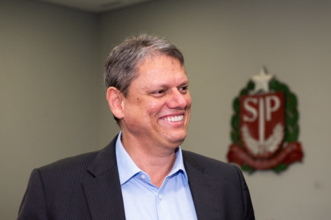 Após privatização, Tarcísio retoma maratona de encontros com prefeitos; governador quer leilão para junho ou julho