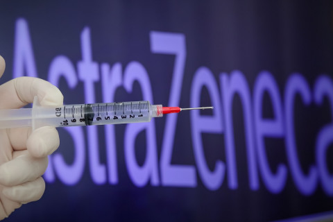 AstraZeneca encerra produção e distribuição da vacina contra a Covid-19