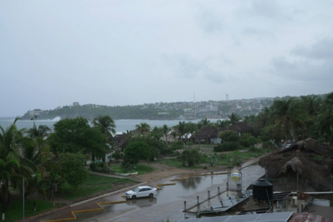 Erick se transforma em furacão de categoria 3 em seu avanço rumo ao México