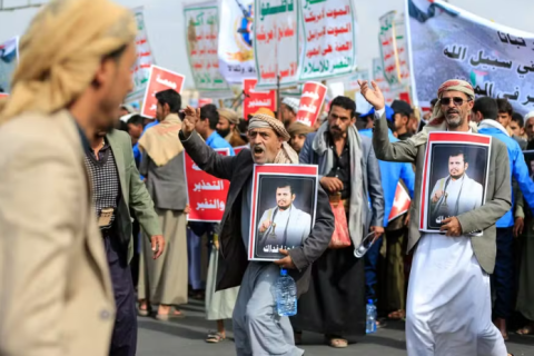 Petroleiros ligados à Arábia Saudita mudam rota no Mar Vermelho após ameaça de ataque dos houthis