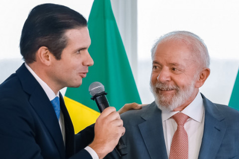 Lula celebra aprovação do projeto de isenção do IR e agradece a Motta e Lira