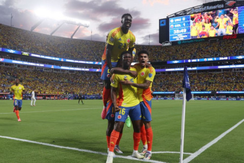 Com um a menos, Colômbia segura vitória contra Uruguai, volta a final depois de 23 anos e enfrenta a Argentina