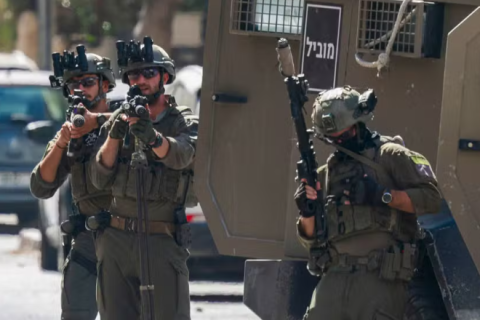 Exército de Israel lança ofensiva na Cisjordânia após confrontos deixarem quatro palestinos e dois israelenses mortos
