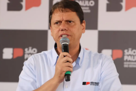 PSOL e Rede acionam MP-SP contra Tarcísio por posts sobre a Sabesp