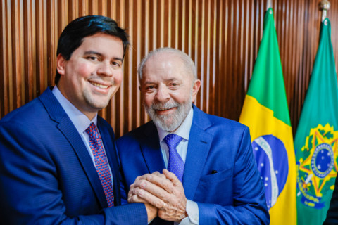 Ministro Fufuca desafia ultimato do PP e declara: ‘Estou com Lula’