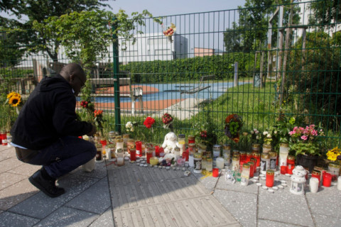 Polícia segue investigando tiroteio em escola na Áustria