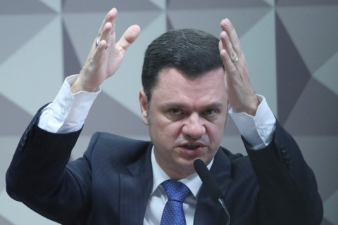 Justiça livra ex-ministro de devolução de salários referentes a período de prisão preventiva