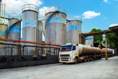 Alcolumbre prorroga medida provisória que mantém subsídio para combustíveis e diesel