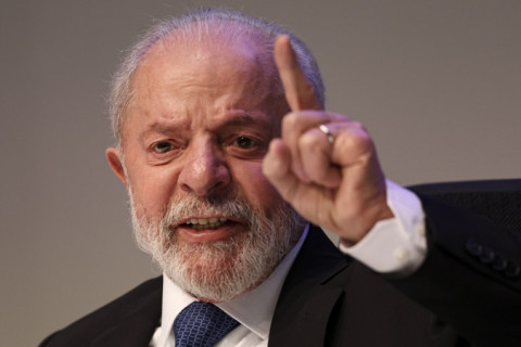Lula proíbe celulares em seu gabinete: ‘Não é seguro mesmo quando está desligado’