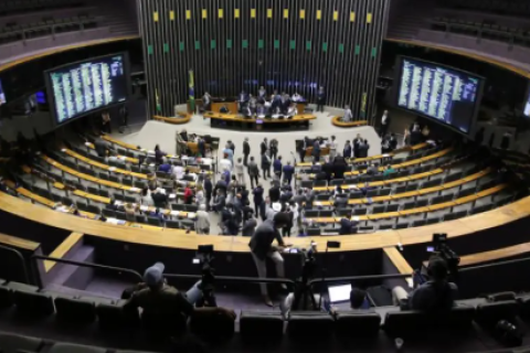 Maioridade penal aos 16: veja o que muda na proposta analisada pela Câmara