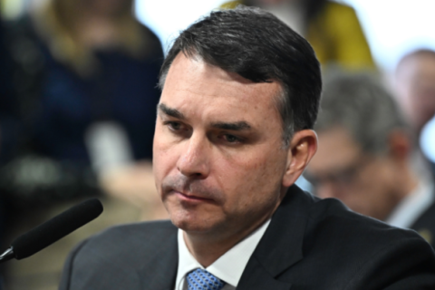 Campanha de Flávio acusa Dino de interferência eleitoral após decisão sobre Nossa Senhora Aparecida