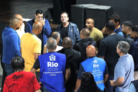 Após estragos causados pela chuva, Rio de Janeiro interdita Avenida Brasil e fecha estações do Metrô