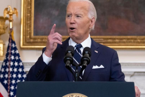 Biden diz que Trump deveria ser preso ‘politicamente’