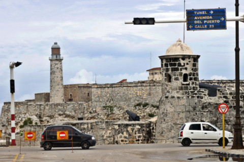 Cuba continua no escuro após apagão total que paralisou economia e deixa 10 milhões sem energia