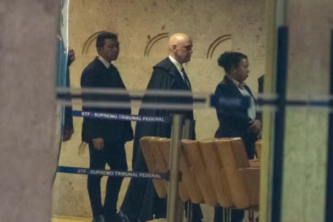 Fachin vota para manter separados casos de Moraes e Mendonça; Dino diverge e placar fica em 1 a 1