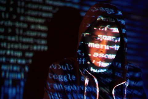 Inteligência artificial auxilia bandidos em golpes online