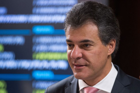 ‘Vou ficar neutro’, diz Beto Richa ao anunciar desistência de concorrer à prefeitura de Curitiba