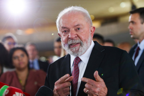 Lula é submetido a exame pós-operatório em hospital em Brasília