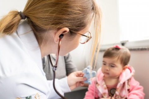 Ministério da Saúde libera R$ 100 milhões para reforçar atendimento a crianças com vírus respiratórios no SUS