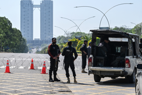 EUA e Irã se preparam para negociações de paz no Paquistão