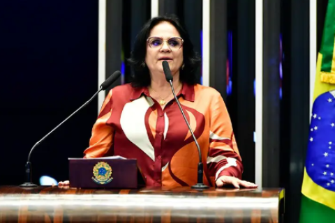 Após “ataques da direita”, Damares decide deixar equipe de plano de governo de Flávio