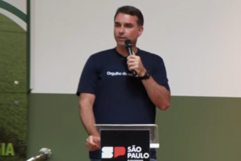 Na Agrishow, Flávio Bolsonaro diz que governo Lula ‘pisa e asfixia o agro’