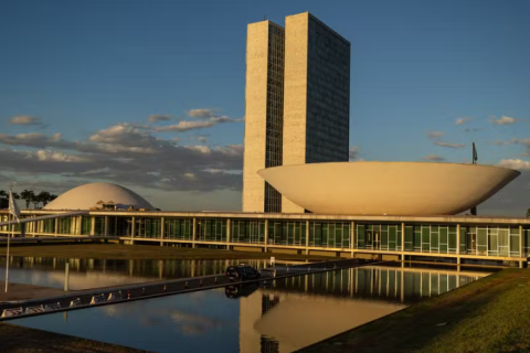 Sete dos dez candidatos ao Senado com maior engajamento nas redes sociais são de direita