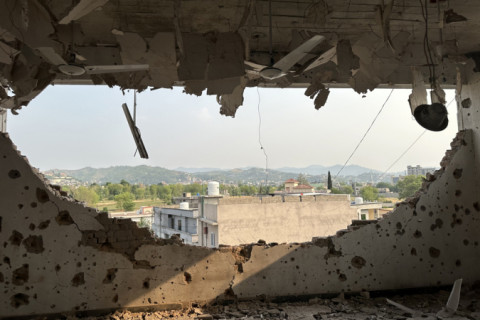 Índia e Paquistão mantêm cessar-fogo, apesar de acusações mútuas de violações