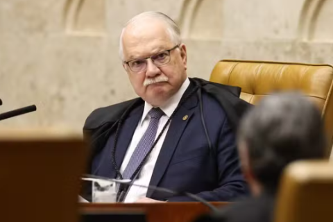Fachin retira inquérito das fake news da relatoria de Moraes em meio à crise no STF