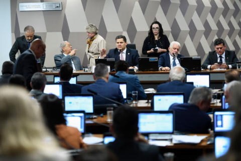 CCJ do Senado aprova projeto que enfraquece Lei da Ficha Limpa e pode beneficiar condenados
