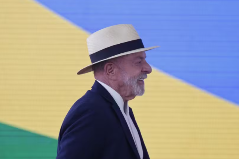 Lula chama ministros da Saúde do governo Bolsonaro de 'mequetrefes' durante sanção de estratégia para setor