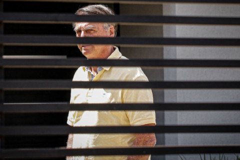 Bolsonaro recebeu PF sem Michelle em casa e não ofereceu resistência à prisão; leia bastidores